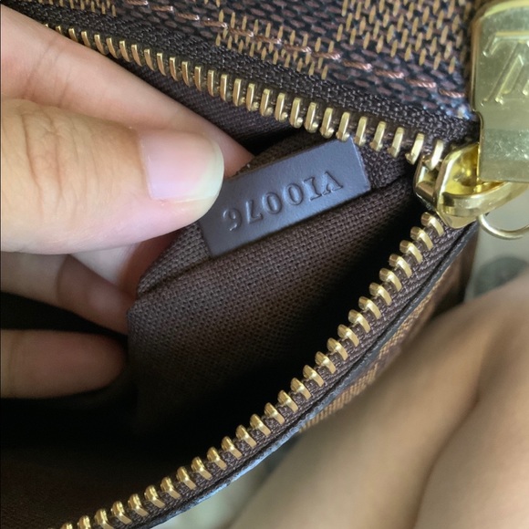 Louis Vuitton Men Messenger bag - Picture 4 of 9